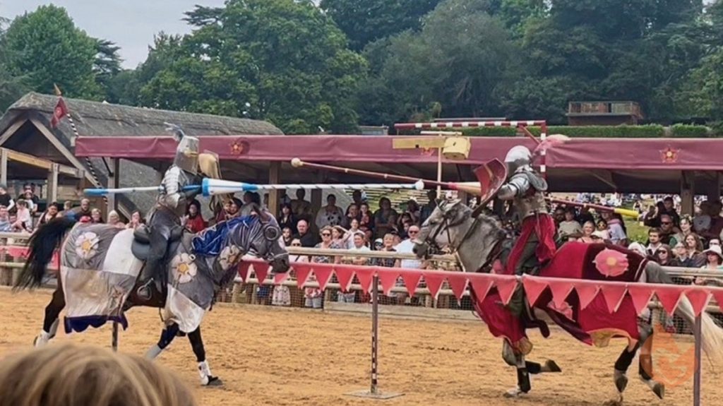 Knights jousting at War of the Roses show at Warwick Castle